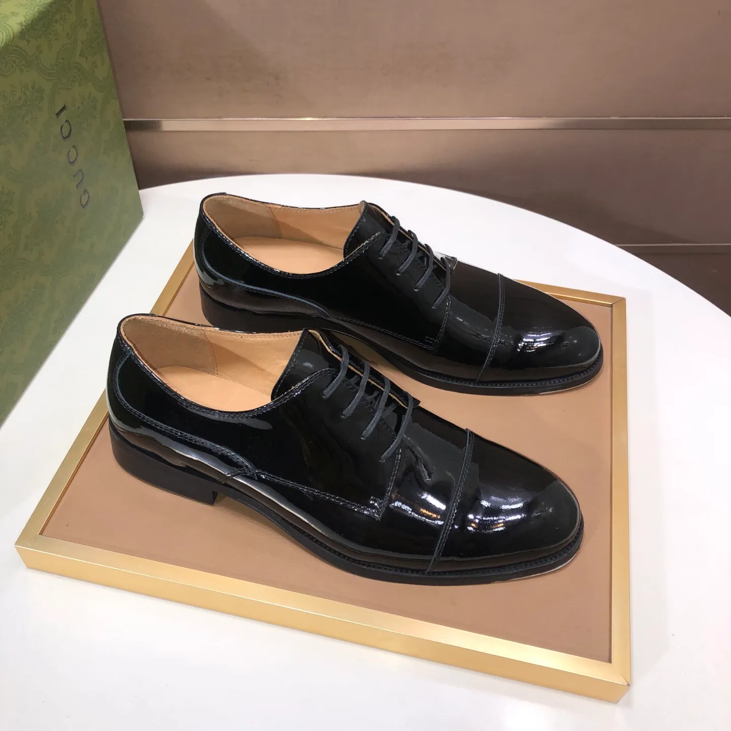 Men's shoes 💰660💰 Brand: GUCCI (Gucci) Standard code: Men's size 38/44 (45/46 can be customized) Grade: Same as the official website Original quality Material: Original cowhide Water-dyed cowhide lining Original rubber outsole Style category: Men's fashionable casual leather shoes Distinguished big-name luxury elements top luxury Color: Actual picture